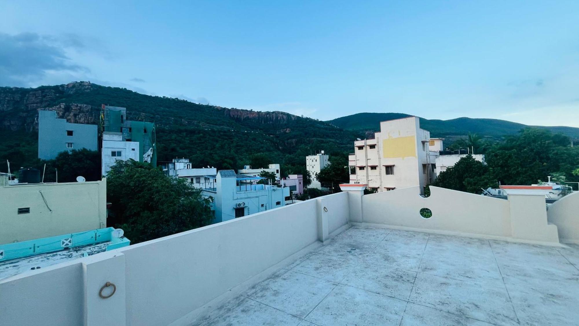 Nanda Mohan Homestay- Luxuries Ac Apartment Close To Alipiri Foothills-Kapila Teertham And Iskcon Temple Tirupati Exterior foto